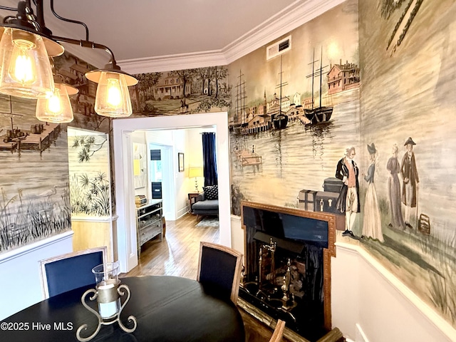 228 Mcrae St, Wilmington, NC 28401 - living area with crown molding and wood finished floors