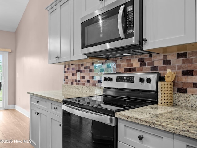 500 Perth Ct, Hubert, NC 28539 - kitchen with stainless steel appliances, light stone countertops, backsplash, and light wood-style floors