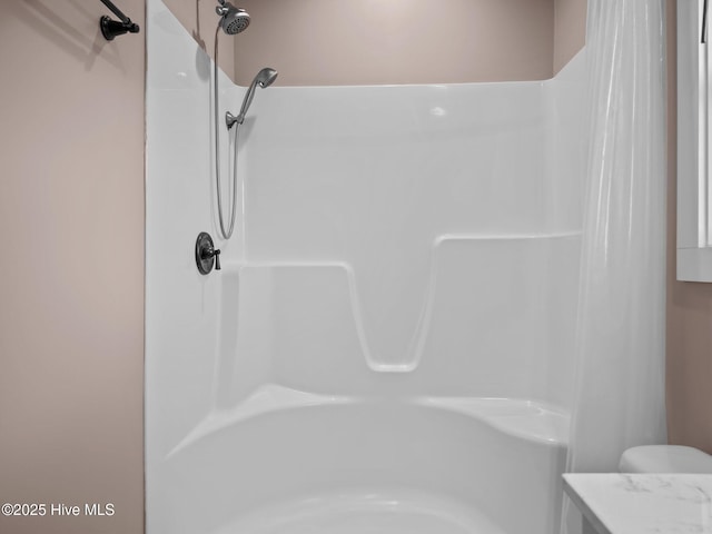 500 Perth Ct, Hubert, NC 28539 - bathroom featuring a shower with shower curtain