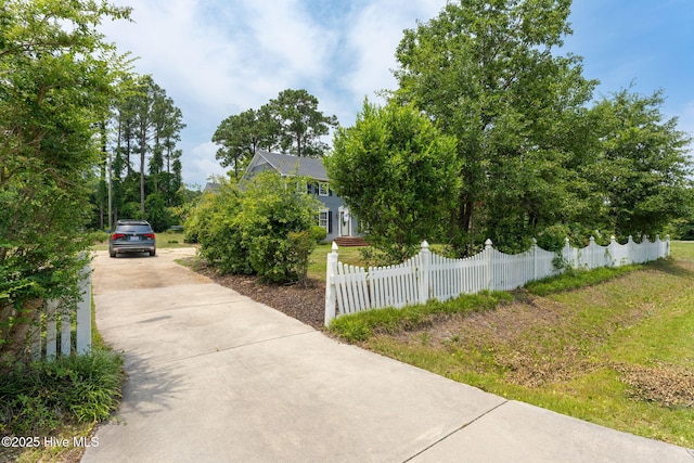 429 Tanbridge Rd, Wilmington, NC 28405 - view of yard featuring concrete driveway