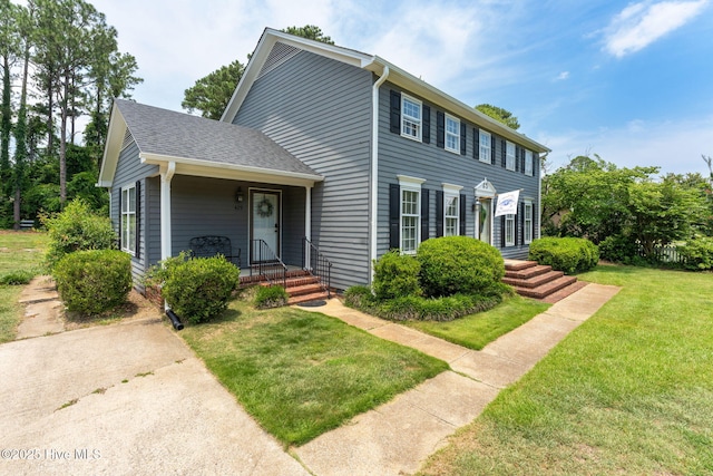 429 Tanbridge Rd, Wilmington, NC 28405 - colonial house with a front lawn and a shingled roof