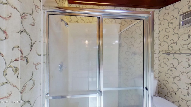 1402 Green Springs Rd, New Bern, NC 28560 - bathroom with wallpapered walls and an enclosed shower