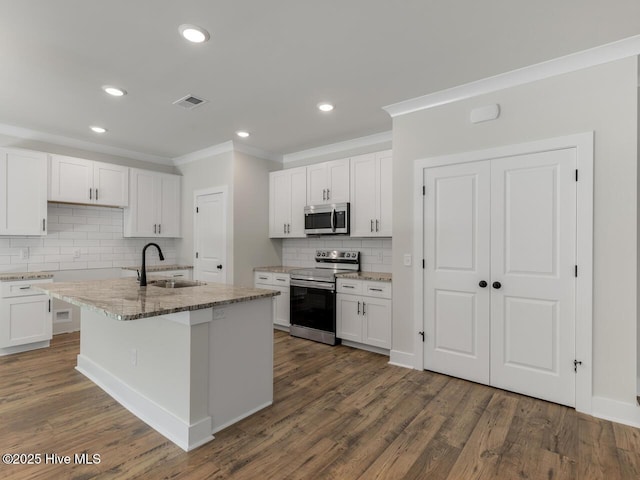 208 Triton Ln, Surf City, NC 28445 - kitchen featuring appliances with stainless steel finishes, crown molding, backsplash, white cabinetry, and recessed lighting