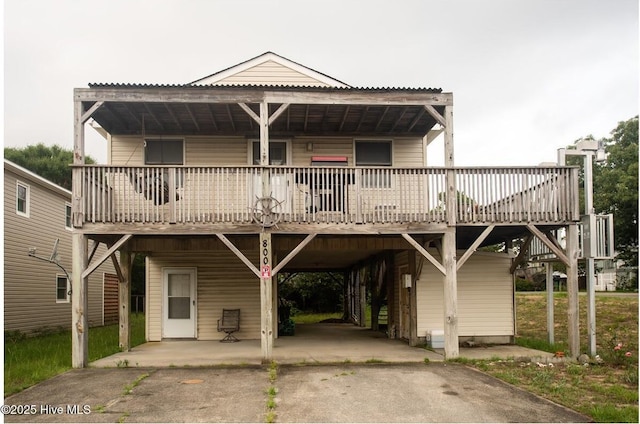 800 W Durham St, Kill Devil Hills, NC 27948 - view of front facade featuring driveway, a carport, and a deck