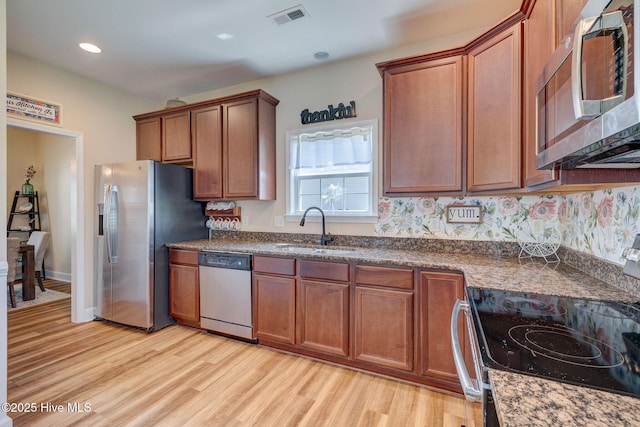 463 Avendale Dr, Rocky Point, NC 28457 - kitchen featuring stainless steel appliances, light wood-style floors, brown cabinetry, and recessed lighting