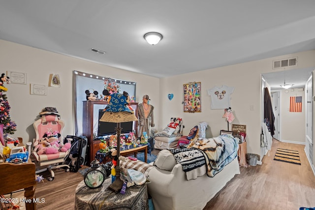 1106 E Stewart Cir, Wilmington, NC 28405 - living area featuring wood finished floors