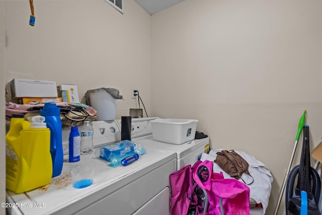 1106 E Stewart Cir, Wilmington, NC 28405 - laundry room featuring independent washer and dryer