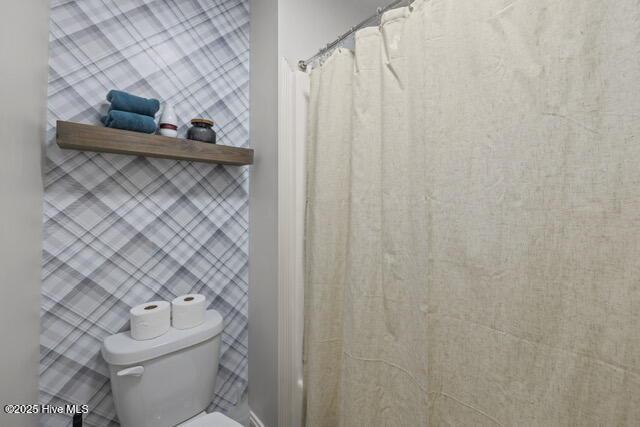400 Lanyard Dr, Newport, NC 28570 - full bathroom featuring toilet and curtained shower