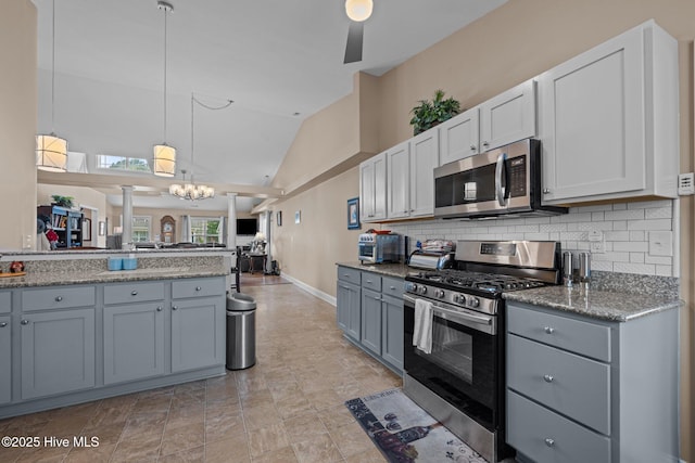 102 Bandon Dr, New Bern, NC 28562 - kitchen with stainless steel appliances, backsplash, a ceiling fan, a peninsula, and open floor plan