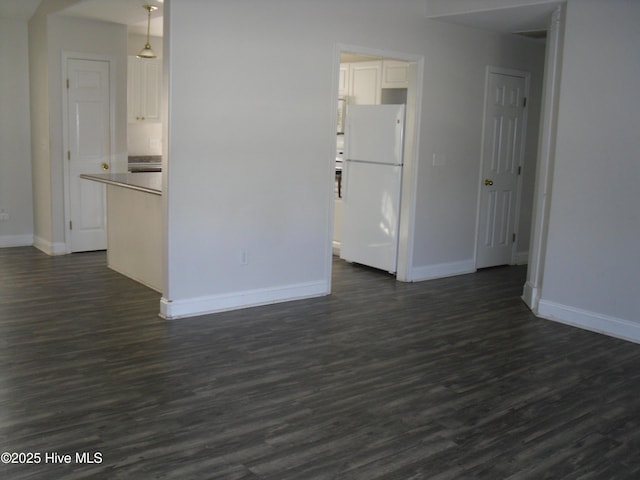124 Pella Ln, New Bern, NC 28562 - unfurnished room featuring baseboards and dark wood-style flooring
