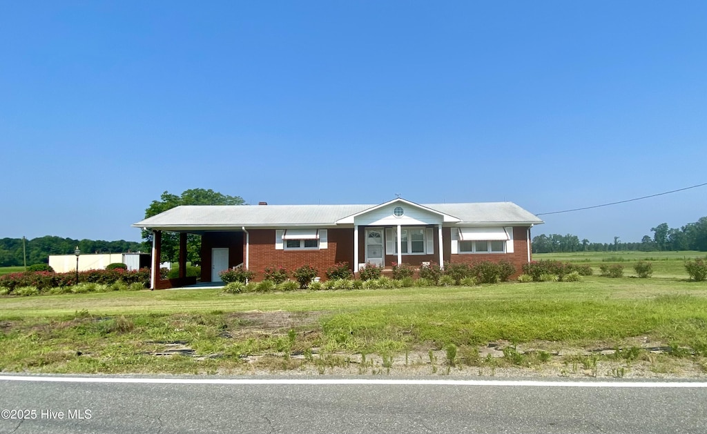 439 Vine Swamp Rd, Kinston, NC 28504 - ranch-style house featuring a front yard, brick siding, and a carport