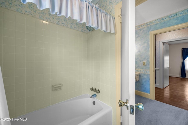 1902 York St, Kinston, NC 28504 - bathroom with wallpapered walls and bathing tub / shower combination