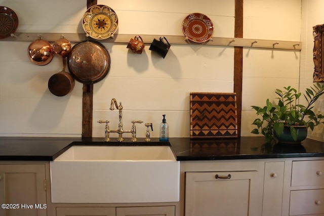 212 Carteret St, Bath, NC 27808 - bar featuring a sink