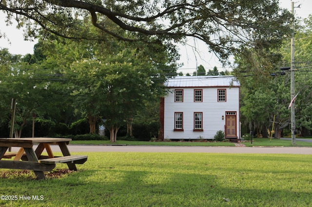 212 Carteret St, Bath, NC 27808 - view of front facade with a front lawn