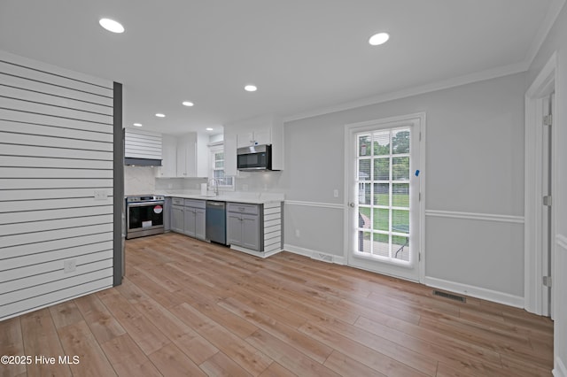 2704 Forrest Dr, Kinston, NC 28504 - kitchen featuring appliances with stainless steel finishes, gray cabinetry, crown molding, light countertops, and recessed lighting