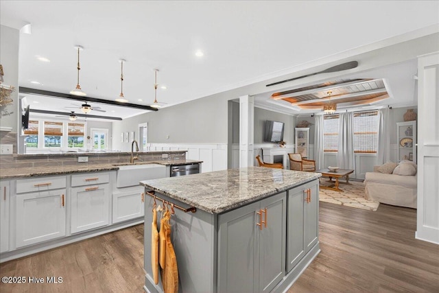 385 Summerhouse Dr, Holly Ridge, NC 28445 - kitchen featuring open floor plan, dark wood-style floors, a ceiling fan, crown molding, and light stone countertops