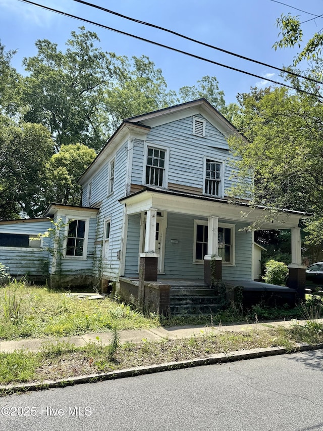 207 N Pierce St, Washington, NC 27889 - view of front facade featuring covered porch