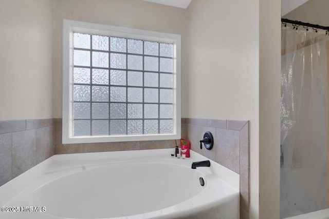 939 Dynamo Ln, Jacksonville, NC 28546 - bathroom with a bath