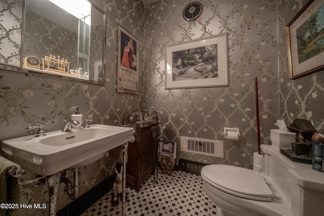 900 Nash St N, Wilson, NC 27893 - half bath with toilet