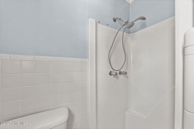 6715 Clarks Neck Rd, Washington, NC 27889 - full bath featuring a shower and tile walls