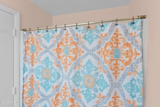 1505 Salter Path Rd Unit 236, Indian Beach, NC 28512 - full bathroom featuring curtained shower