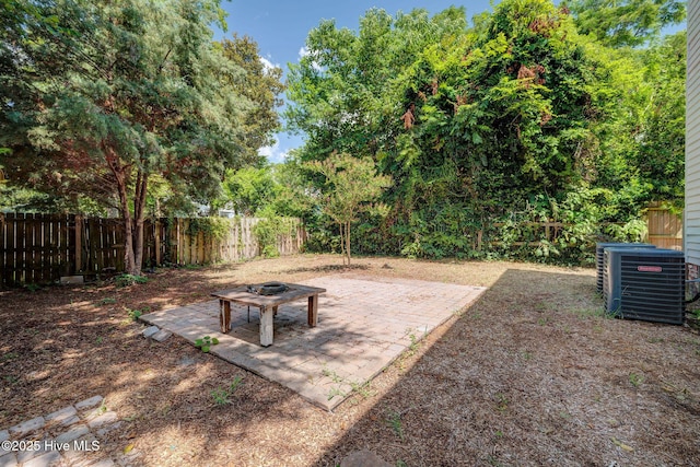 305 Mcrae St, Wilmington, NC 28401 - view of yard with a patio
