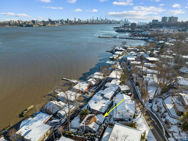 22 Shore Rd, Edgewater, NJ 07020