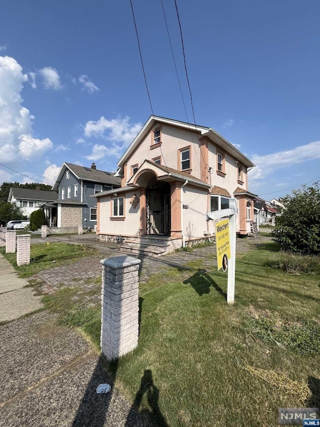 view of front of house with a front yard