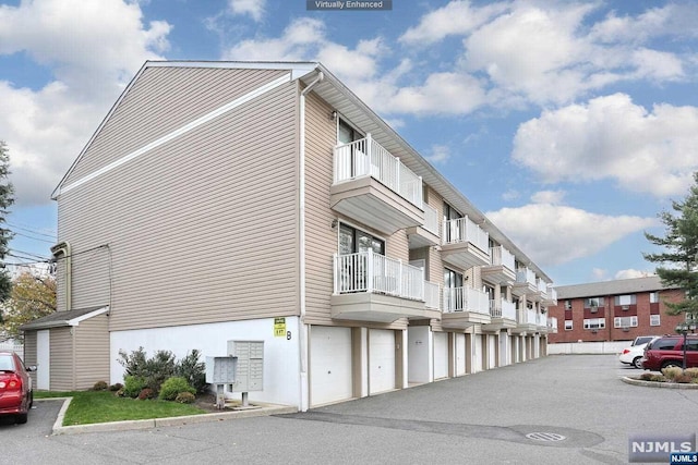 Listing photo 2 for 735 Riverside Ave Unit B6, Lyndhurst NJ 07071