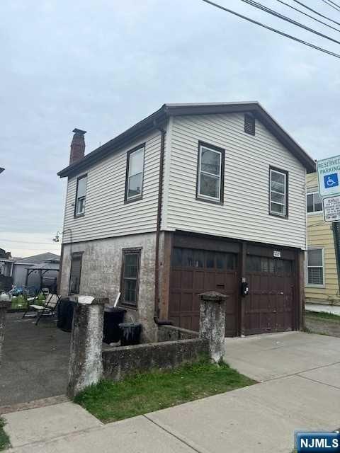 Listing photo 3 for 461 Haledon Ave, Haledon NJ 07508