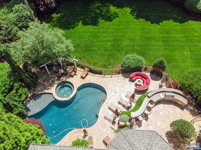 view of swimming pool