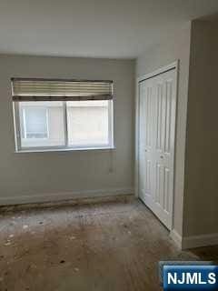 unfurnished bedroom featuring a closet