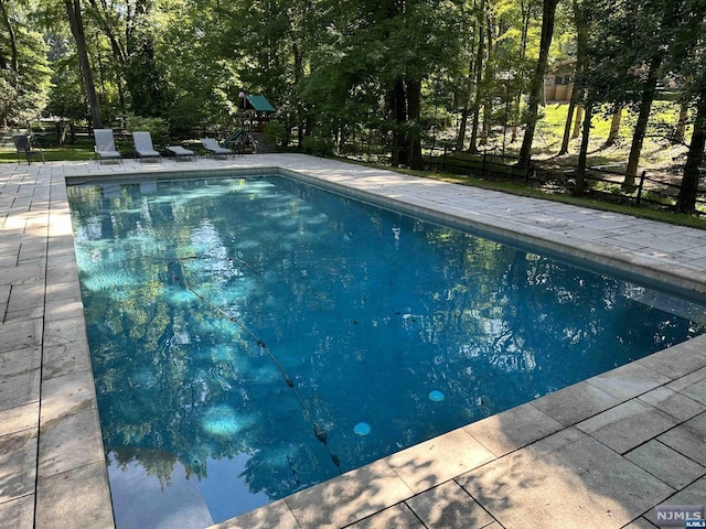 view of swimming pool