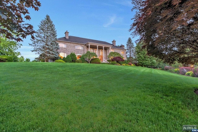 view of front of property with a front lawn