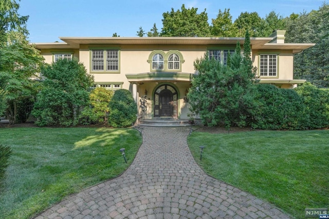 view of front of house with a front lawn