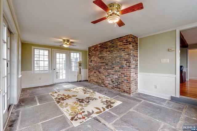 unfurnished room featuring ceiling fan and crown molding