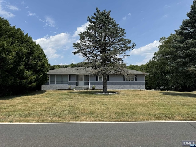 view of front of home with a front lawn