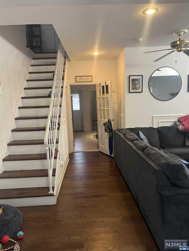 living room featuring dark hardwood / wood-style flooring and ceiling fan