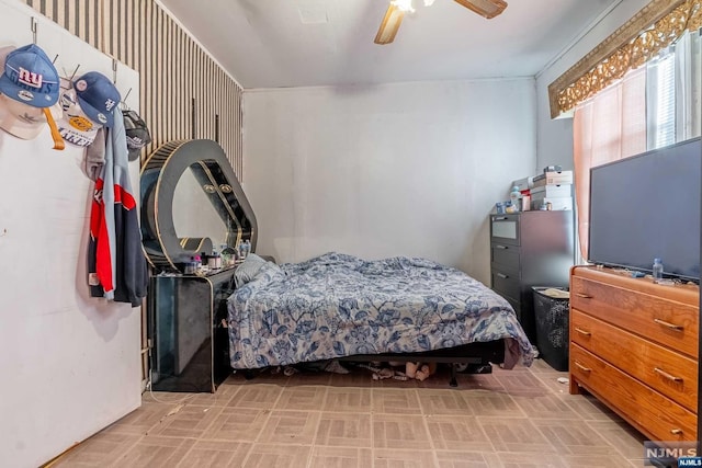 bedroom with ceiling fan