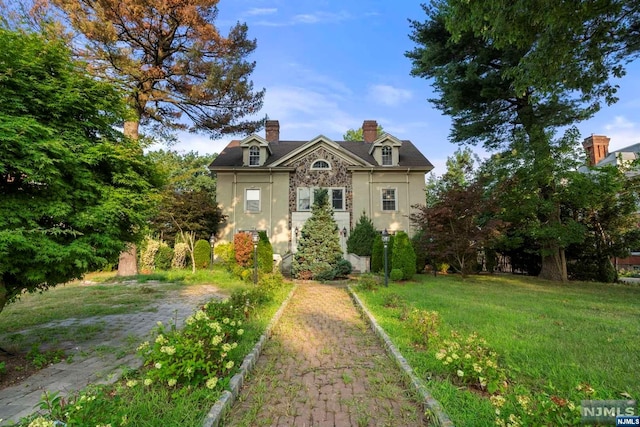 view of front of house with a front yard