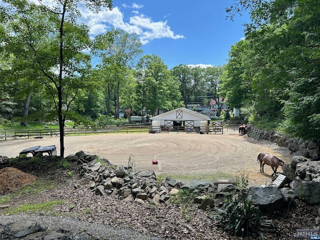 view of yard featuring a rural view