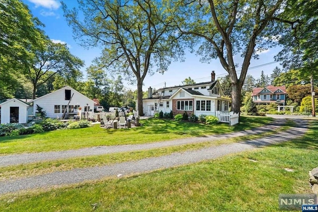 view of front of home with a front lawn