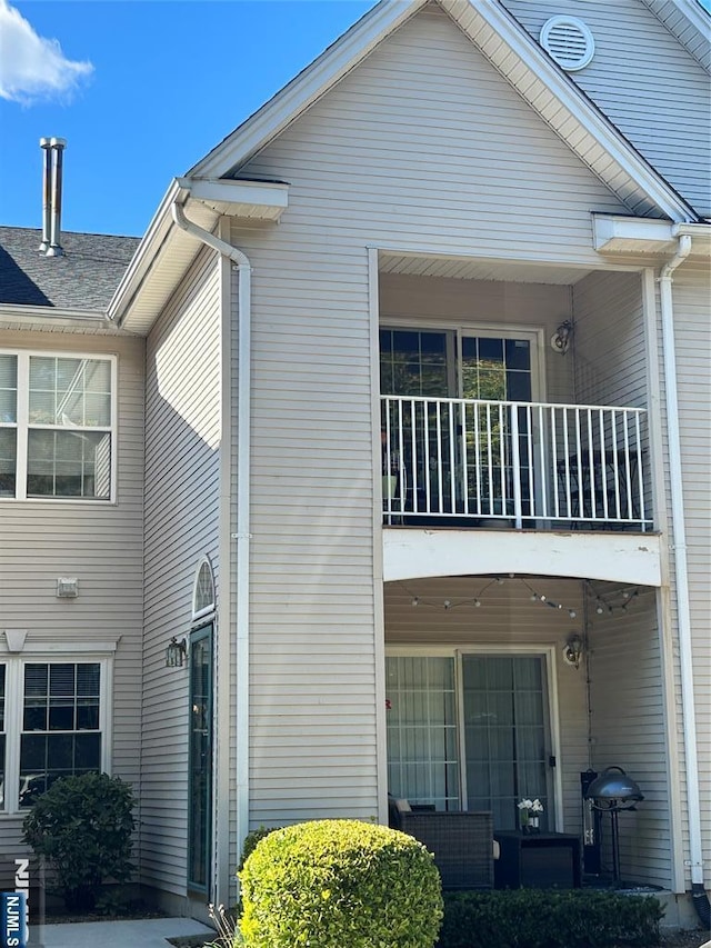 140 Cambridge Ct, Clifton, NJ 07014 - view of side of property with a balcony