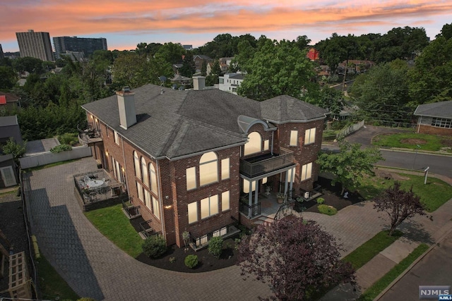 view of aerial view at dusk