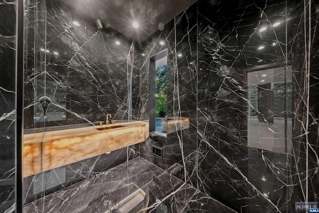 bathroom featuring tile walls