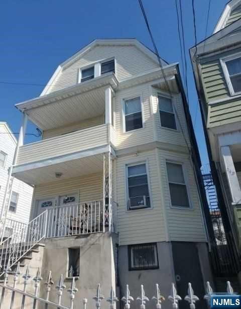 view of front of property with a porch