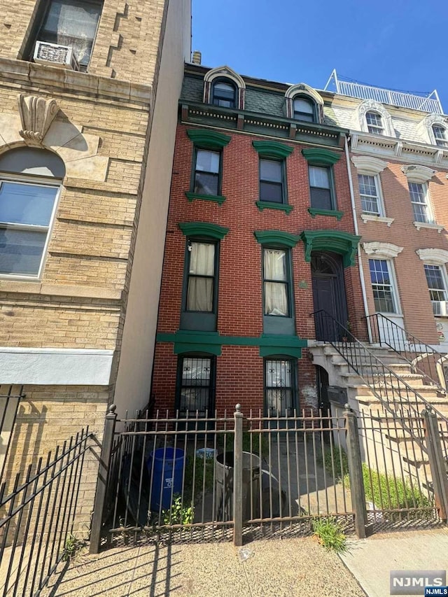 Listing photo 2 for 832 Grand St, Jersey City NJ 07304