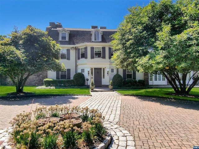 view of front of property with a front lawn