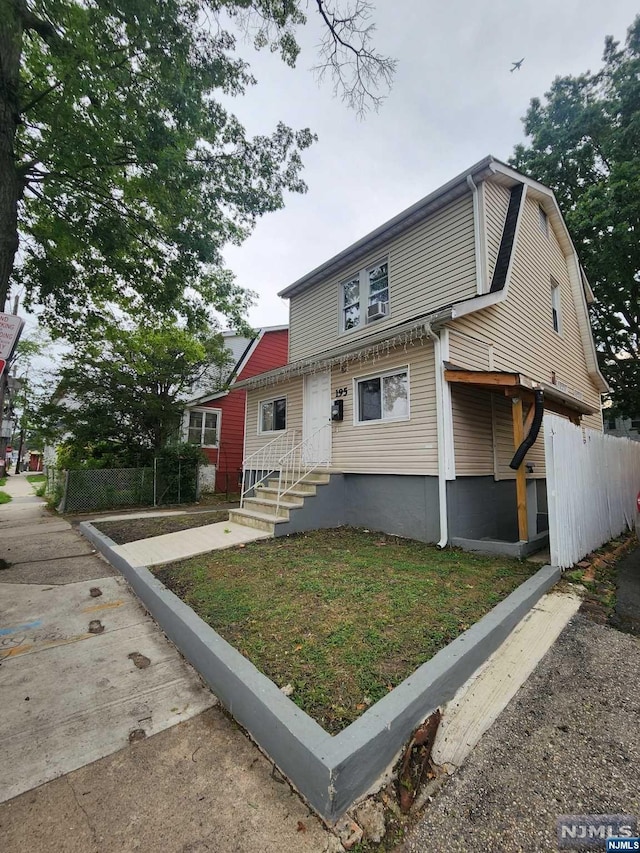 view of front of property with a front lawn