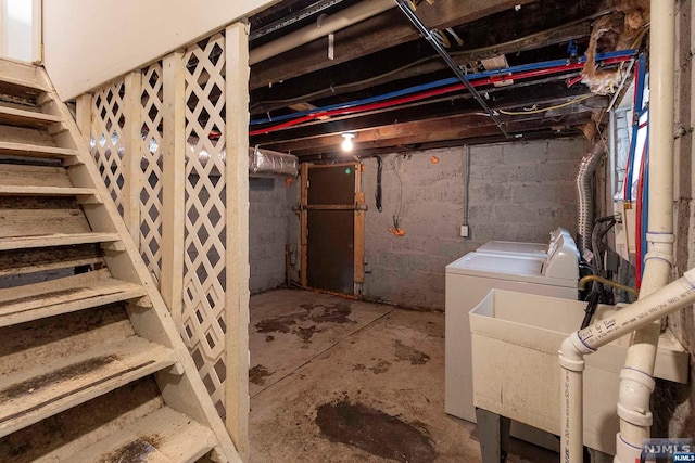 basement featuring washing machine and dryer